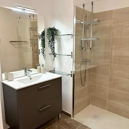 公寓 Elegant 2 Bedroom With Big Terrace And Garage