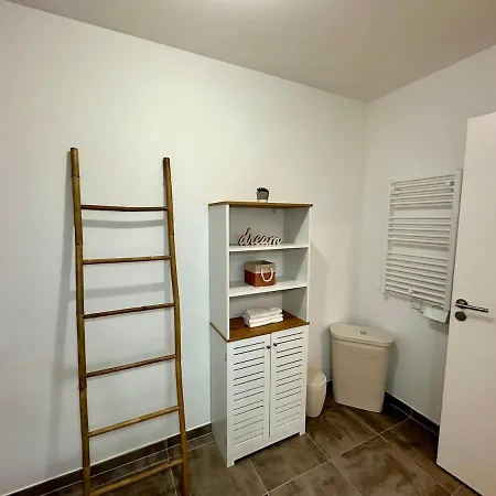 公寓 Elegant 2 Bedroom With Big Terrace And Garage