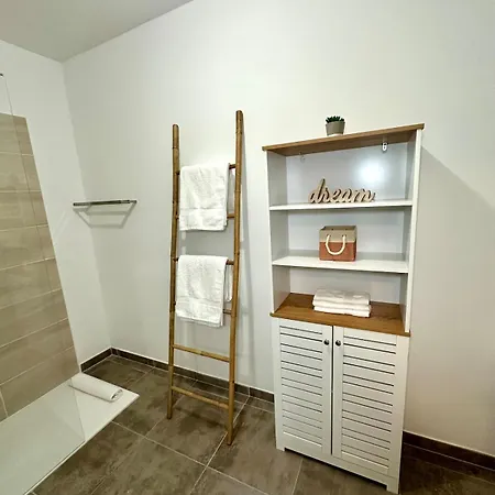 公寓 Elegant 2 Bedroom With Big Terrace And Garage *
