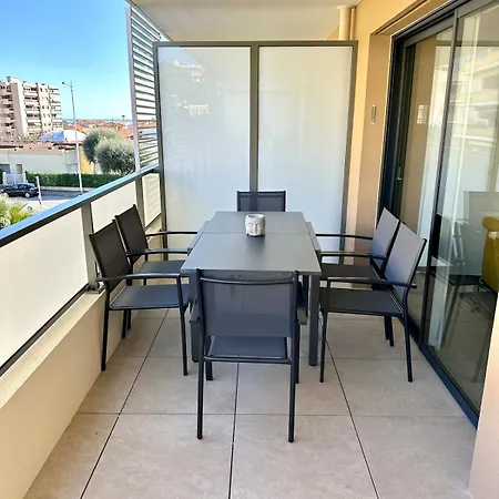 公寓 Elegant 2 Bedroom With Big Terrace And Garage 滨海卡涅