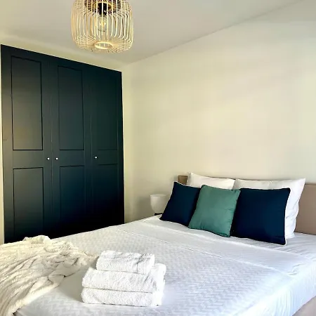 Elegant 2 Bedroom With Big Terrace And Garage 滨海卡涅